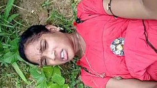 Indian village beauty performs oral and vaginal sex outdoors