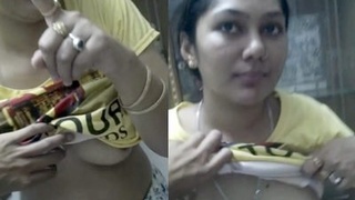 Shy neighbor Bhabhi has a good time with her lover