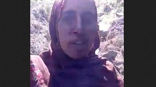 Pakistani older sister has outdoor sex with her partner