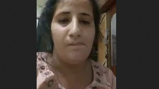 Indian wife reveals her intimate parts