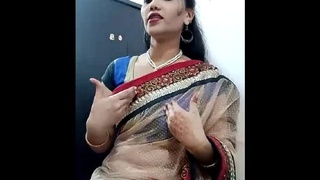 Married Indian woman's vagina receives intense attention in arousing video