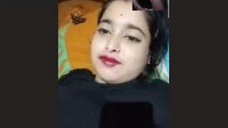 Arousing Indian woman reveals her ample bosom over video call