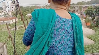 A romantic intercourse between an Indian couple from Bengal