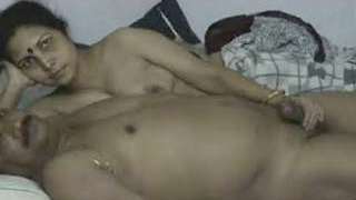 Oriya middle-aged woman Reena performs oral and vaginal sex