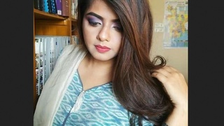 Extremely sexy babe in a steamy video