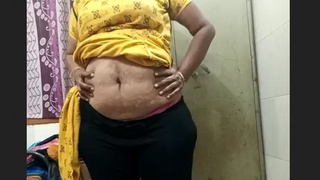 Mayavignee's live performance on camera