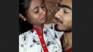 Couple's outdoor dining date turns intimate