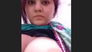Attractive spouse from Pakistan displays her breasts
