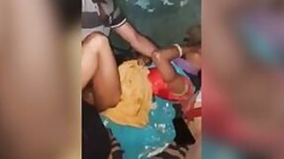 Desi slut in sari seduces a guy for XXX act of procreation on camera