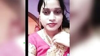 Juicy Indian XXX girl gives a sexy striptease live on webcam show