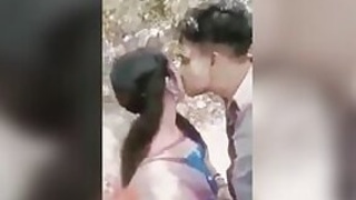 Beautiful girl Desi XXX gives a hot blowjob outdoors until her boyfriend cum MMS