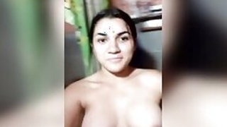 Chubby cutie flaunts MMS solo selfie video