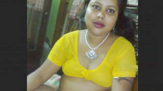 A Bengali girl from Kolkata reveals herself