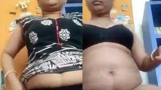 Indian sister displays her attractive physique