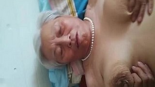 Elderly Chinese woman offers sexual services with drooping breasts