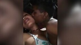 The guy and the girl Desi of origin shoot a XXX video that will become MMS