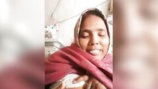 Rustic Desi Indian woman shows her boobs in video with her XXX boyfriend