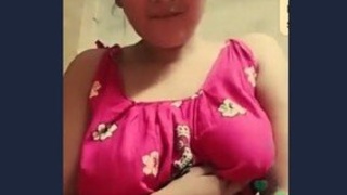 Indian wife reveals her affection by exposing her nipples