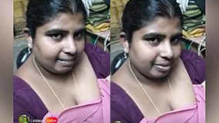 Indian aunt reveals her bosom