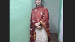 Hot Indian aunty's intimate cam session