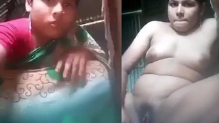 Dissatisfied homemaker from village self-pleasures