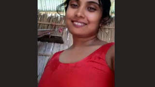 Indian woman takes nude self-portraits