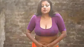 Indian stepmother with big tits teased me in the kitchen, I fucked her in the bedroom