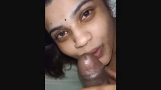 Indian aunty's sensual oral pleasure: HD video features deepthroat surprise