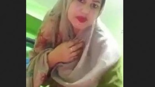 Indian wife without hijab posing nude