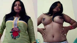 Desi beauty reveals her breasts and squeezes them
