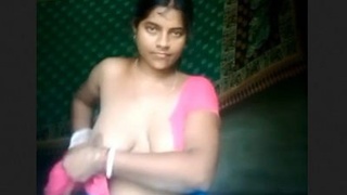 Indian wife reveals her bare physique