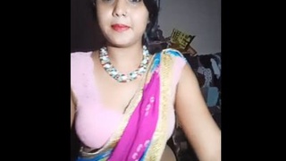 Desi Beauty dances sensually with Tango moves, flaunting her curves