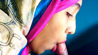 Indian Muslim beauty in hijab delivers a passionate oral pleasure