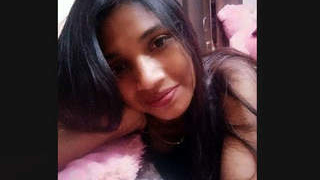 Desi beauty bares it all in nude Indian video