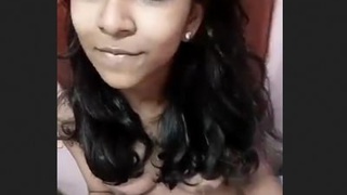 Indian beauty records herself flaunting her seductive physique for her boyfriend