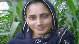 Village bhabhi and boyfriend engage in outdoor sex