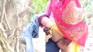 Desi girlfriend's outdoor pleasure captured on camera