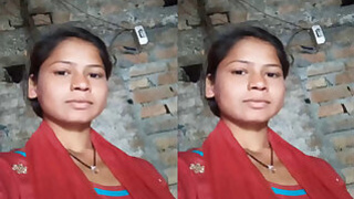 Pretty Indian girl Shows off her bra