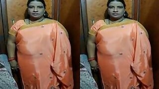 Desi Randi Bhbahi Undresses Her Sari and Gives a Pleasant Blowjob to a Client