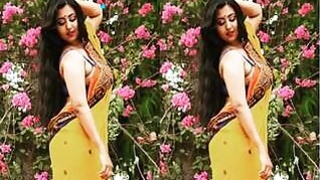 Fashion for Naked Sari Moni