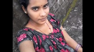 Village bhabi with a pretty face and a sexy body