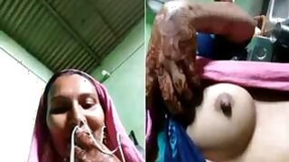 Sexy Bhabhi Shows Her Tits and Pussy