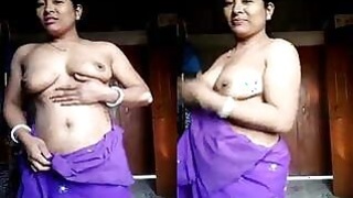 Boady Shows Tits And Pussy