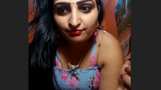 Desi beauty reveals her assets and indulges in self-pleasure