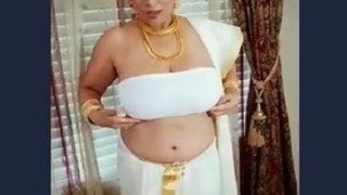 Desi girl with sensitive nipples in arousing video