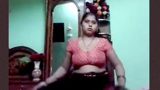 Indian wife reveals her intimate parts in a saree