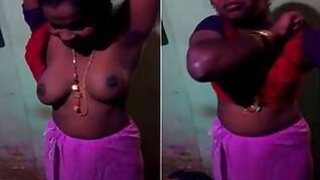 Desi Bhabha's boobs porn video Recording hubby
